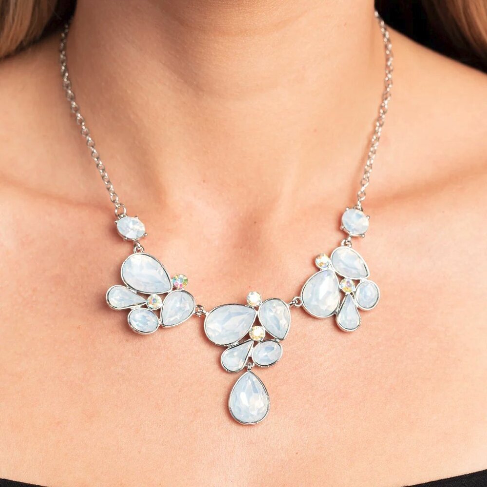 Paparazzi Jewelry Accessories - Everglade Escape - White Necklace - Vintage - Picture 1 of 6